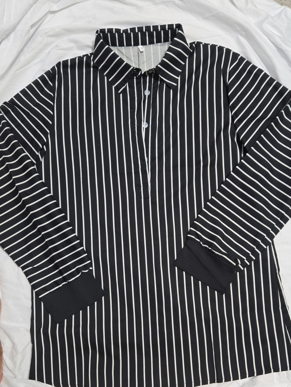 Women's Striped Black and White Long-Sleeve Shirt Size XL